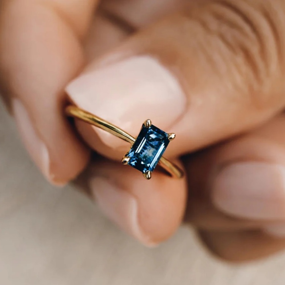 Linjer Baguette Ring London Blue Topaz - Charlotte